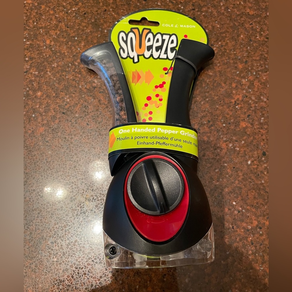 Cole & Mason Squeeze One Handed Pepper Grinder w Filled Peppers Brand New NWT